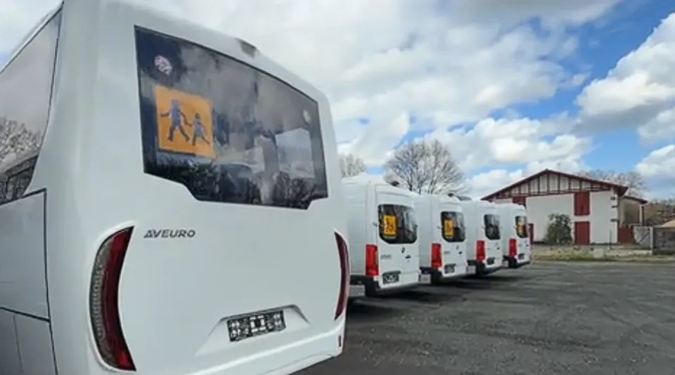 România intră tare pe piața mobilității verzi: Microbuzele electrice produse la Câmpina cuceresc Europa