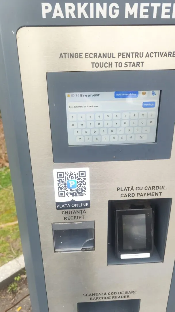 FOTO Atenție, șoferi: coduri QR false pe parcometre. Primăria Capitalei: 'Vă pot lăsa fără bani'