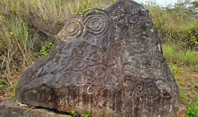 Această piatră ar putea schimba istoria așa cum o știam a omenirii: Simbolurile care stau ascunse de mii de ani