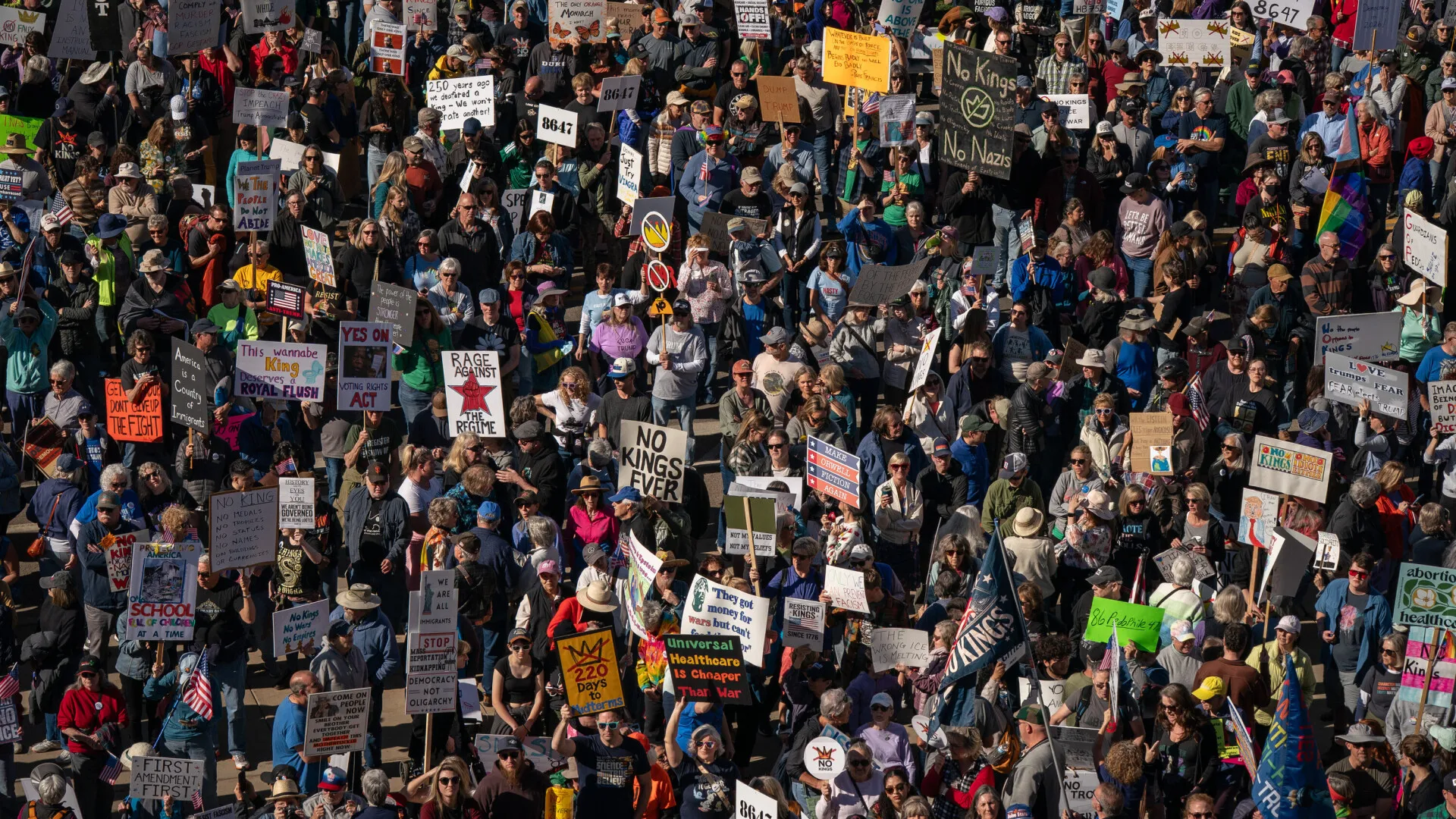 Val de proteste în SUA: orașe întregi se ridică împotriva administrației Trump