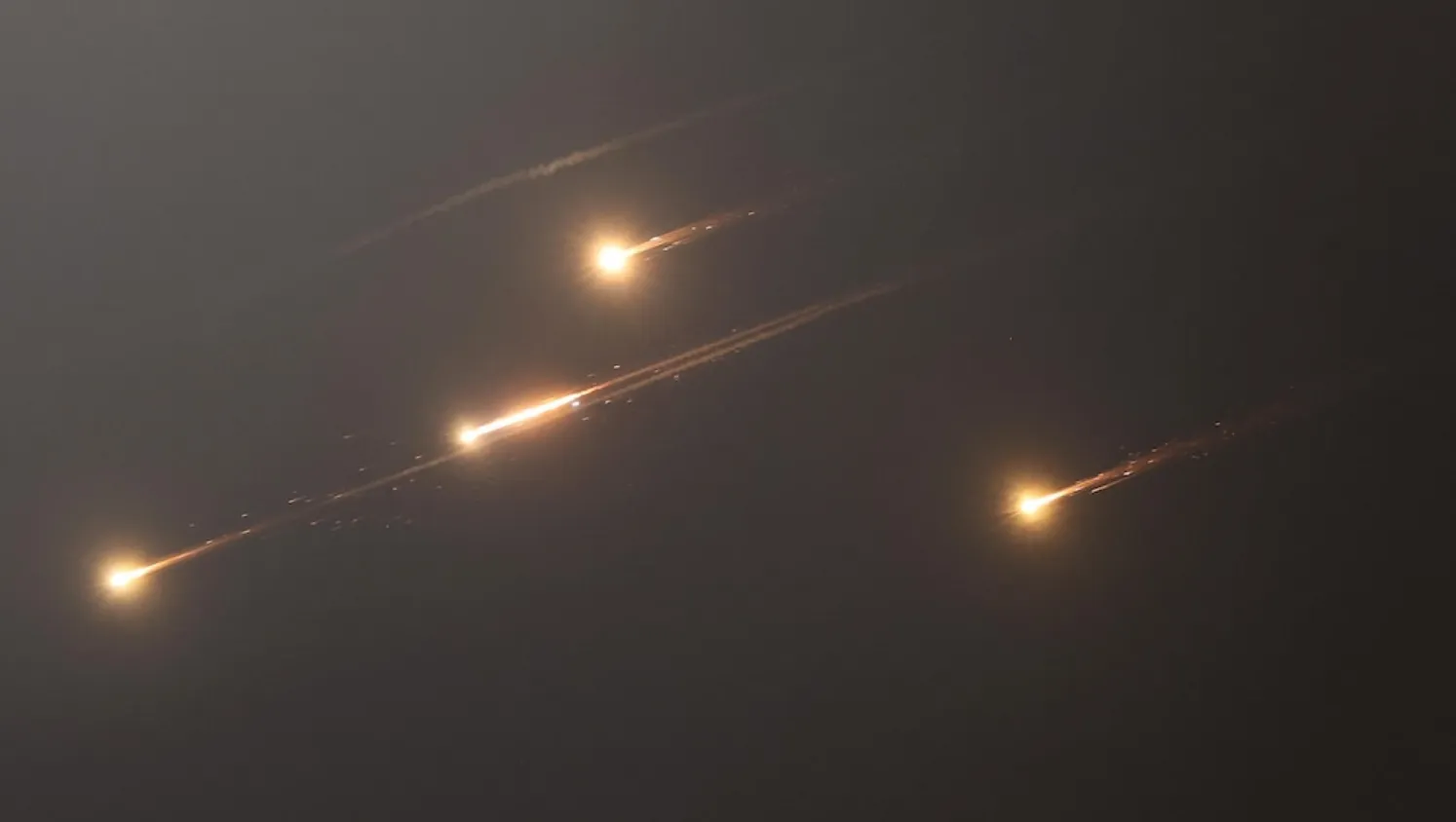 Alertă maximă în statele din Golf: sistemele de apărare interceptează noi lovituri venite din Iran