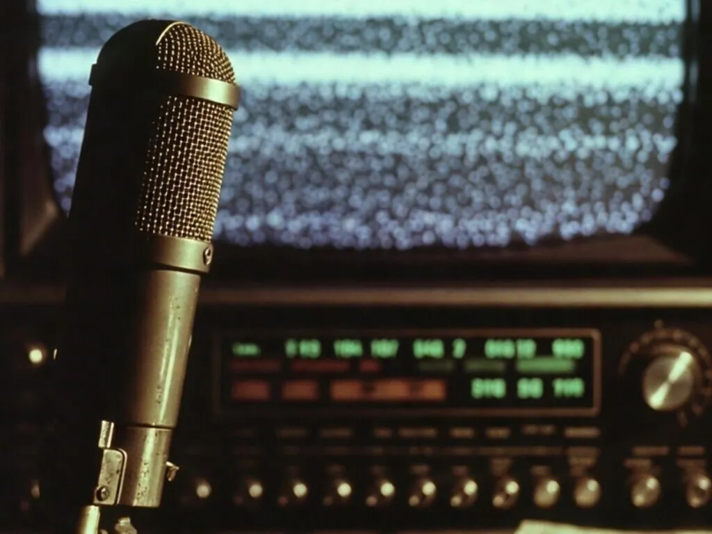 Semnal radio misterios apărut după bombardamentele din Iran: ce spune încontinuu vocea unui bărbat