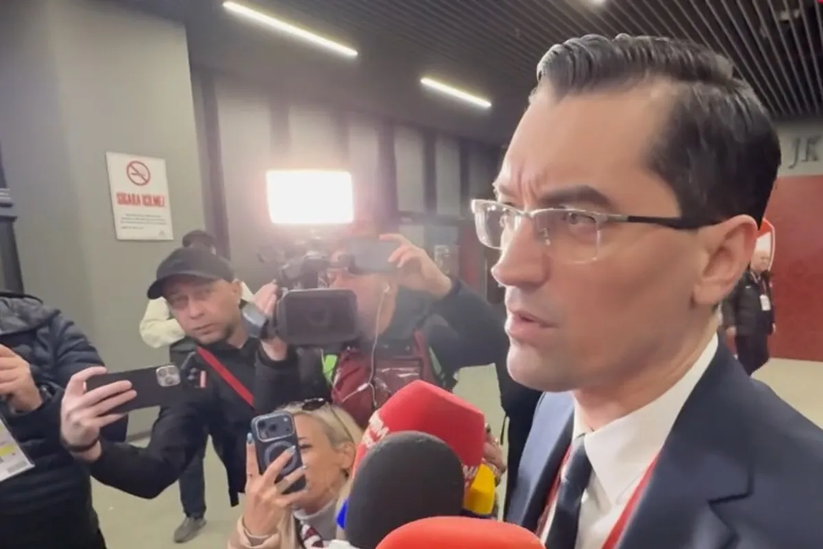 Lucescu și Burleanu au discutat minute bune în vestiar. Șeful FRF a anunțat ce se întâmplă cu selecționerul