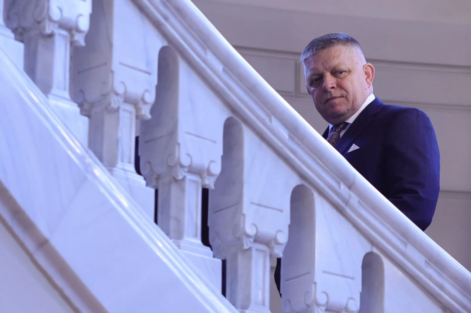 Mesaj bizar după alegerile din Ungaria: Robert Fico îi mulțumește lui Orbán și întinde mâna noului premier