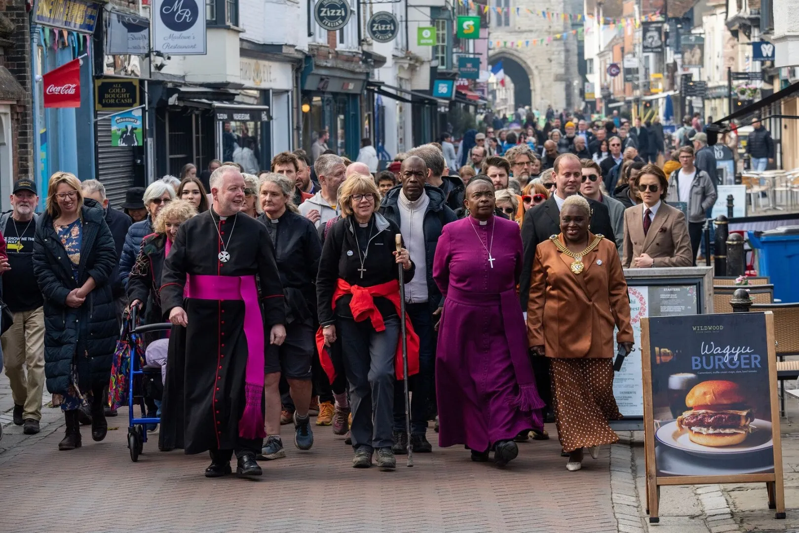 Sarah Mullally, învestită ca prima femeie arhiepiscop de Canterbury / Prinţul William, şi soţia sa, Kate, prim-ministrul Keir Starmer şi lideri religioşi, aşteptaţi la ceremonie