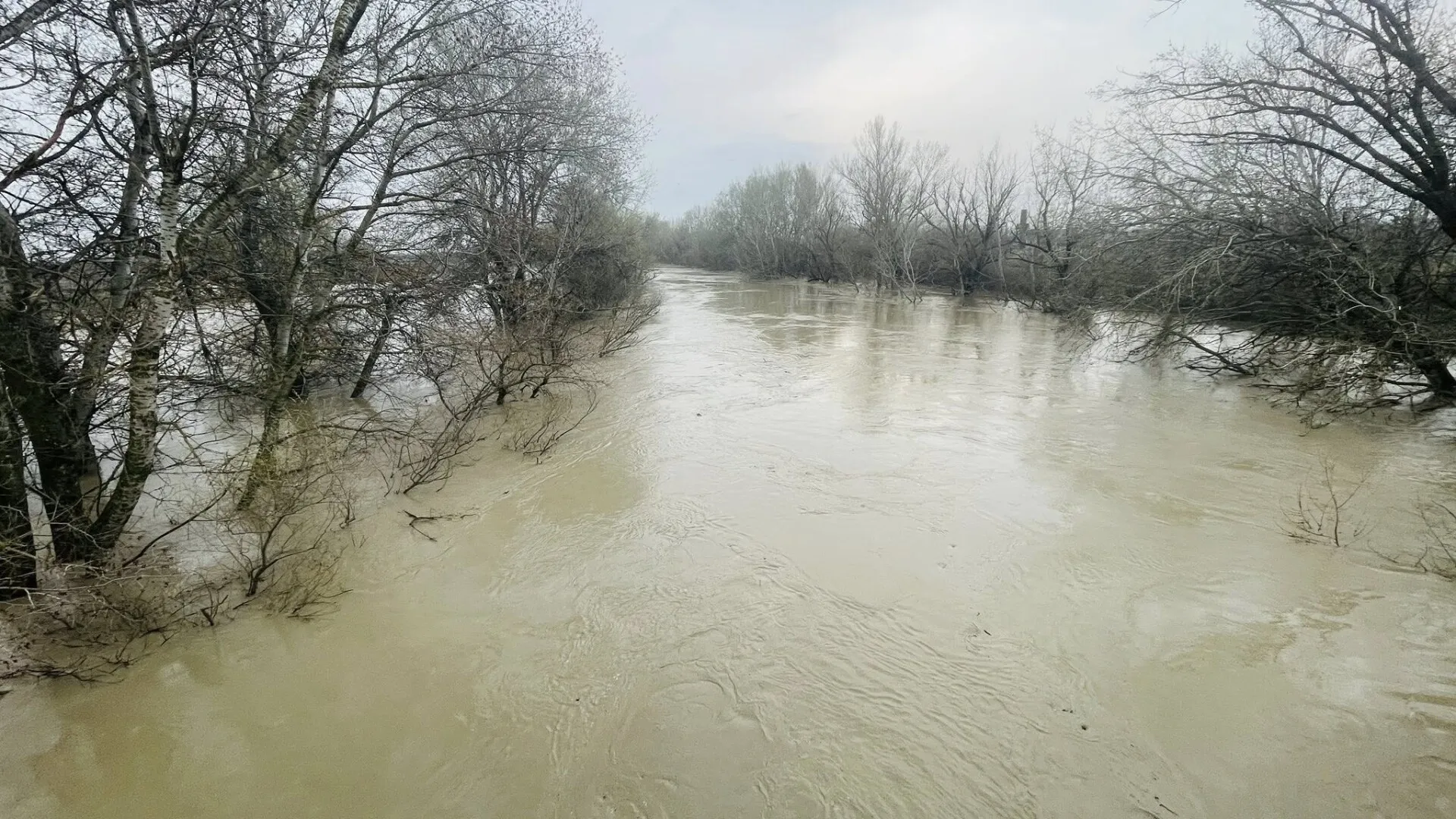 Un fenomen extrem de rar a fost la un pas să provoace o adevărată tragedie în România: Mii de oameni au scăpat la mustață