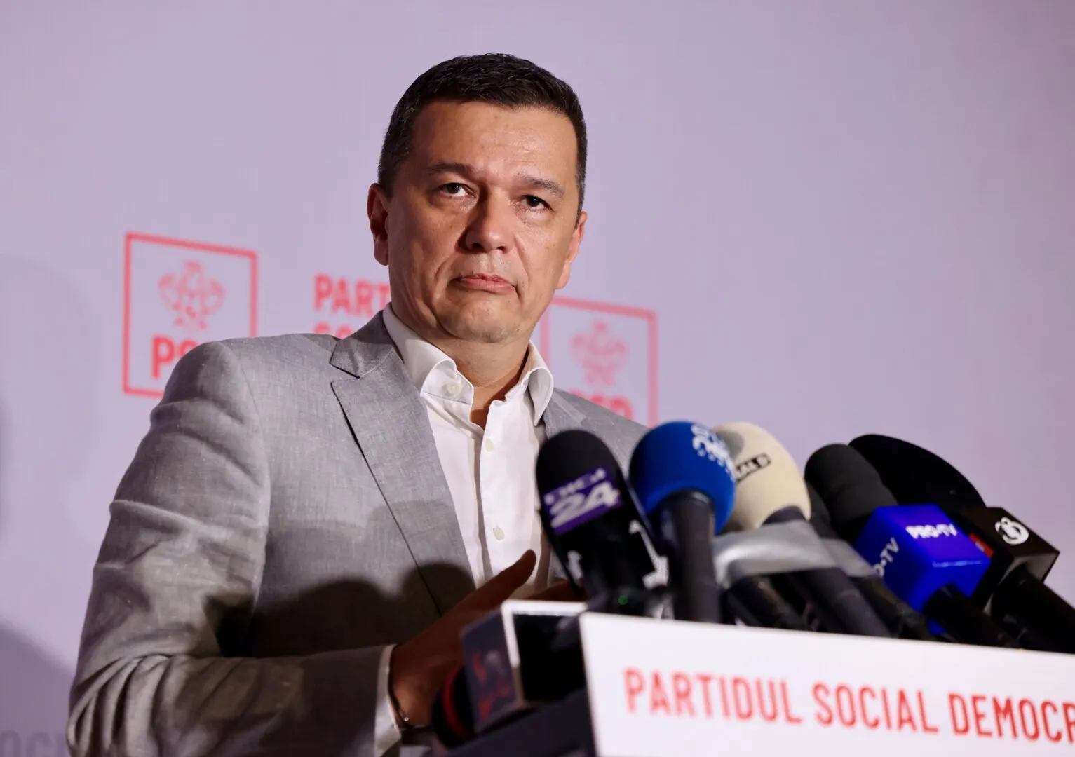 Senatorii USR sar la vârful PSD: Grindeanu continuă să bată țara încercând să dea jos acest Guvern!