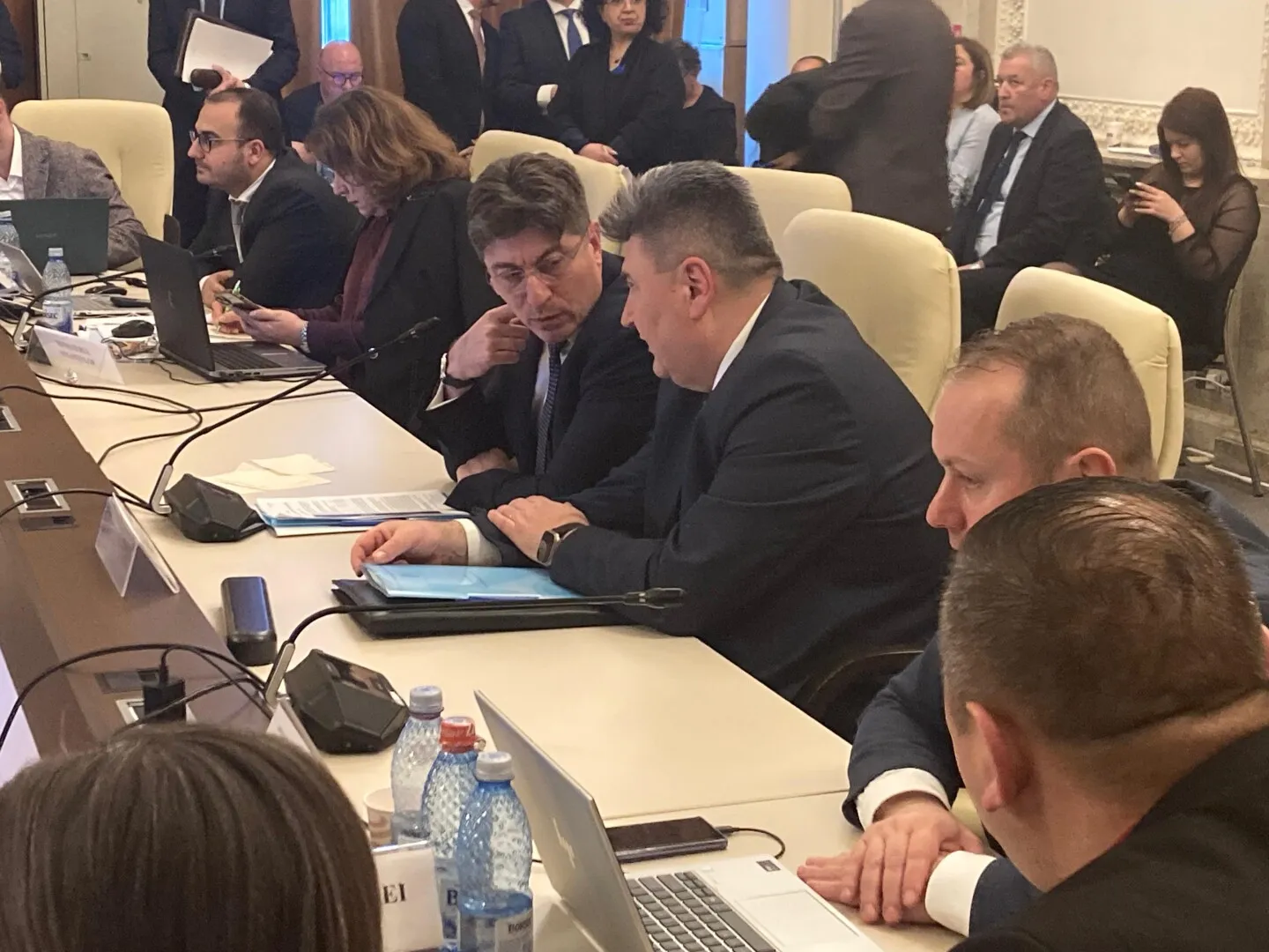 S-a schimbat frontul politic la bugetul SRI / USR, către AUR: Felicitări, ați fost de partea bună a baricadei