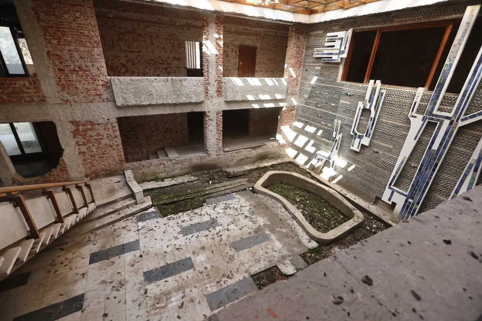 VIDEO Palatul ascuns al lui Ceaușescu recuperat din ruină: După zeci de ani de abandon 'strategic', un simbol al comunismului reînvie