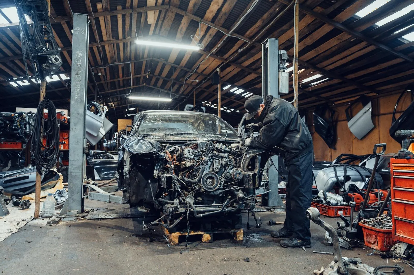 Realitatea din piața second-hand: Mașini din România cu kilometrajul dat înapoi cu peste 320.000 km, arată rapoartele de istoric auto