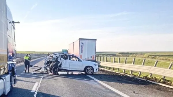 VIDEO FOTO Accident devastator pe A1: Un cunoscut lider politic a murit pe loc, spulberat de un camion din Bulgaria
