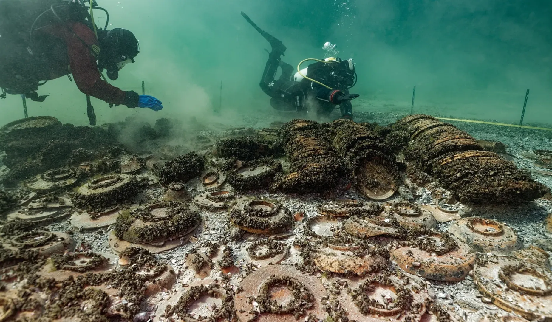 'Am rămas complet înțepeniți': arheologii au făcut o descoperire majoră într-un lac din Elveția. Erau acolo de peste 2000 de ani