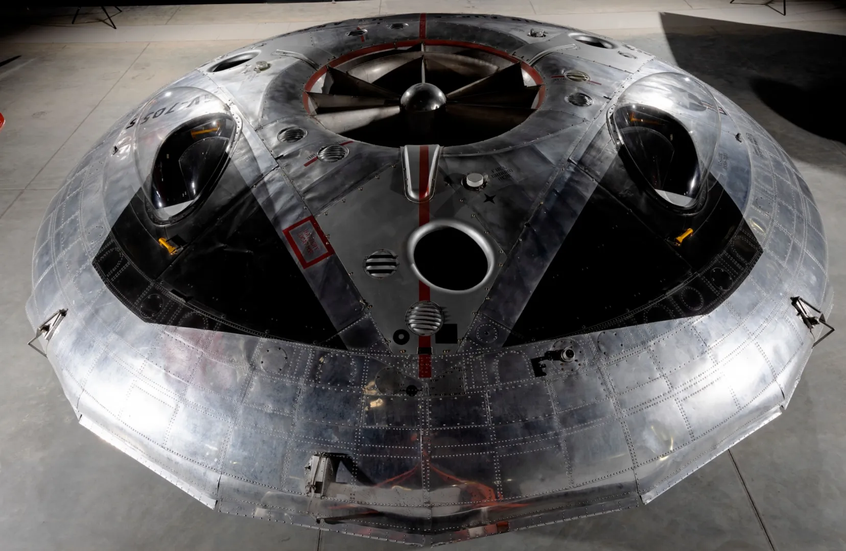 VIDEO Cum a cheltuit armata SUA milioane de dolari pe o farfurie zburătoare care abia s-a ridicat de la sol