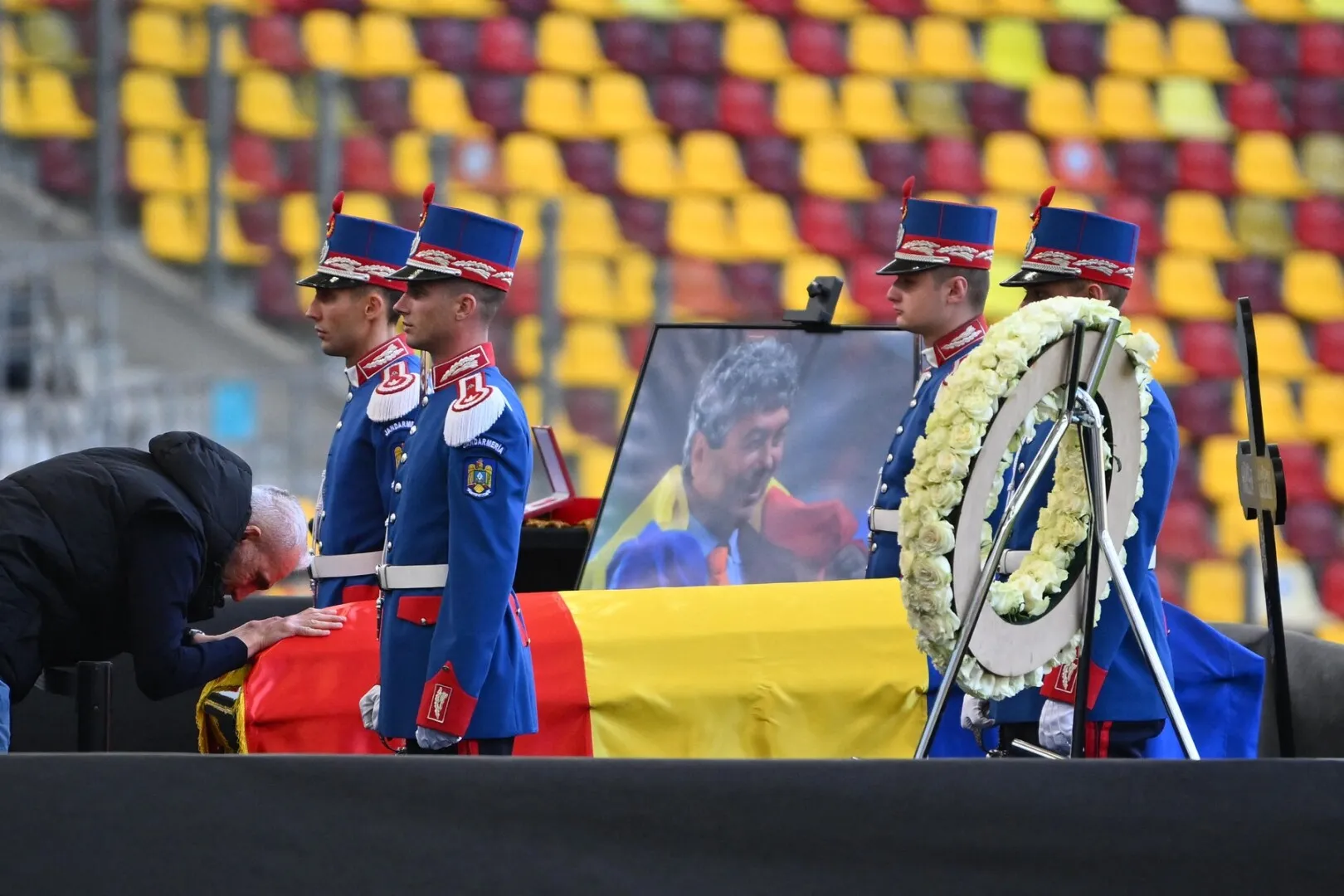 Fanii îi pot aduce un ultim omagiu lui Mircea Lucescu până joi seara