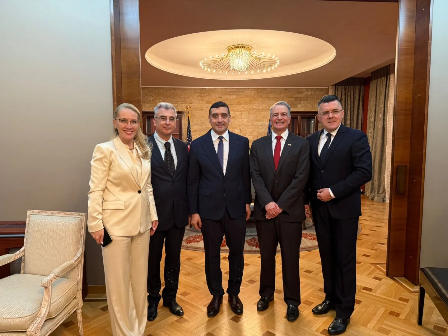 Dublul joc al AUR în relația cu Washingtonul - După poziționarea din Parlament, liderii partidului apar la recepția ambasadorului SUA