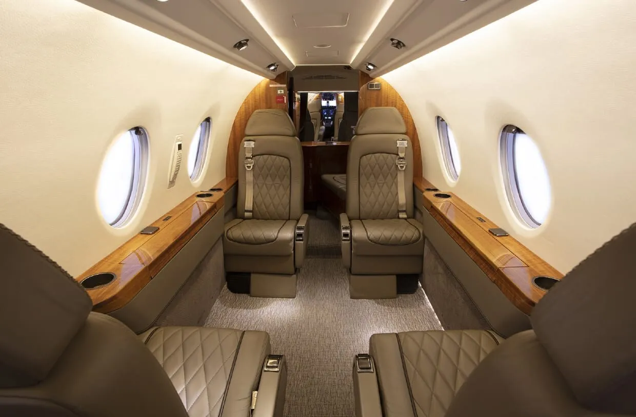 FOTO Sfânta Lumină ajunge în România, din zona de război, cu un avion privat de lux: Ora aterizării și planul de rezervă pregătit de BOR