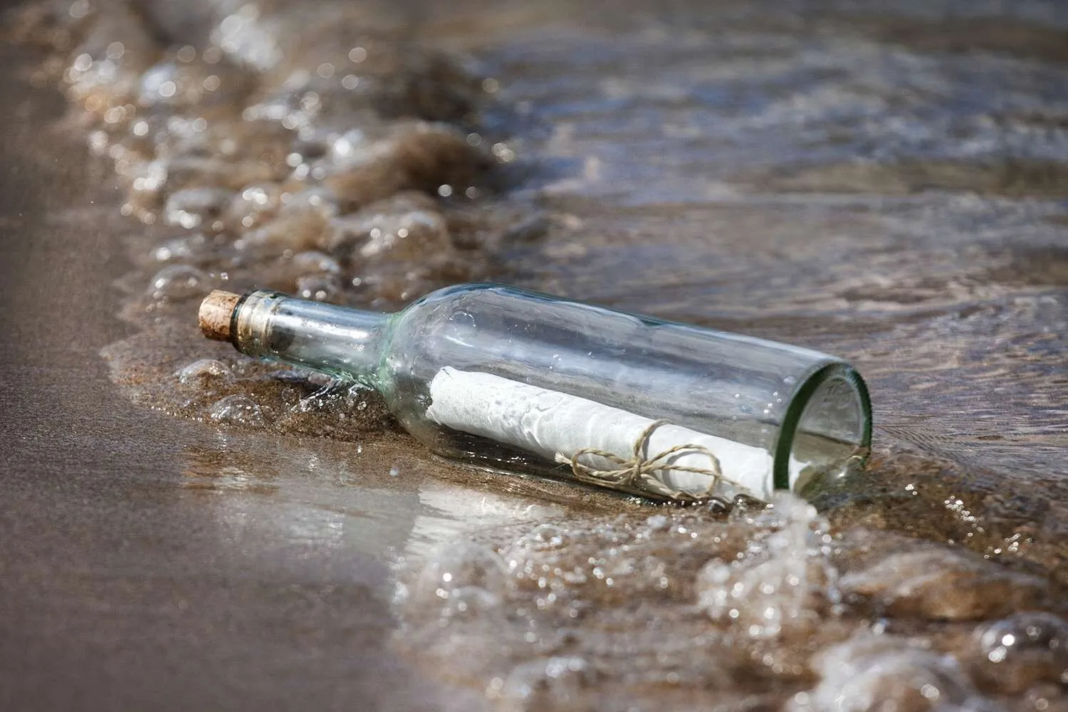 Mesaj din lumea de altădată: ce scria pe o hârtie din interiorul unei sticle aruncată în mare în 1886