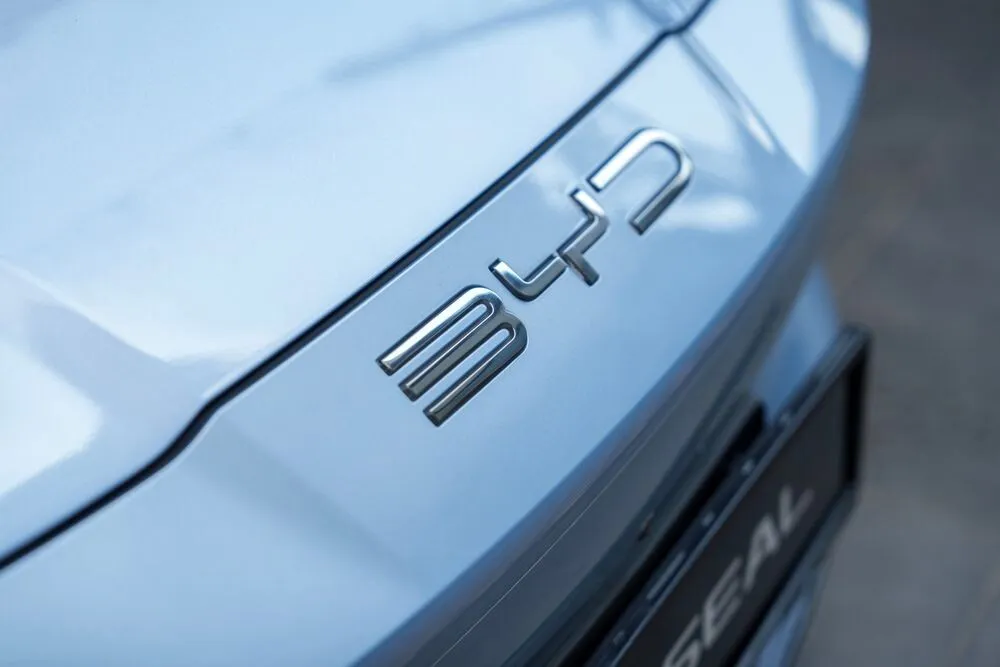 BYD domină piața mașinilor care nu depind 100% de combustibil!