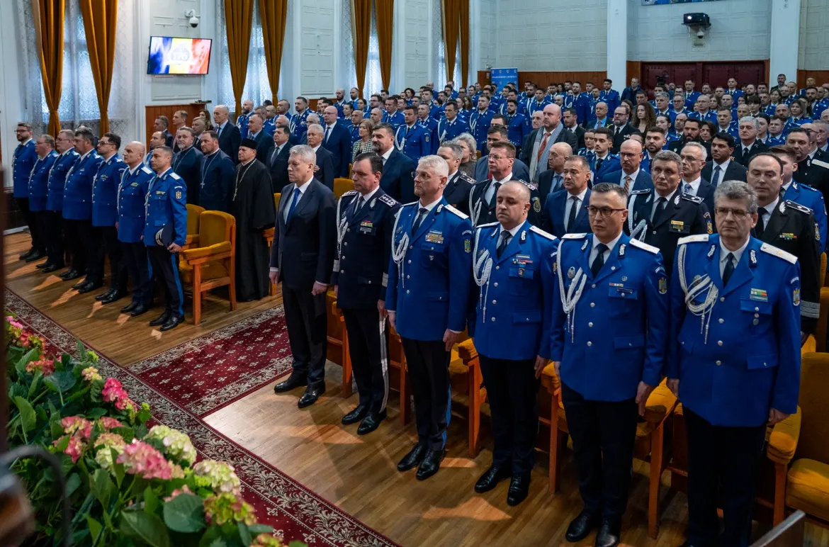 VIDEO Cătălin Predoiu a "îmbrăcat uniforma" și și-a amintit de scandalul de la BEC: "Când violența încearcă să ia locul regulilor, când presiunea străzii încearcă să înlocuiască legea, Jandarmeria este la datorie"