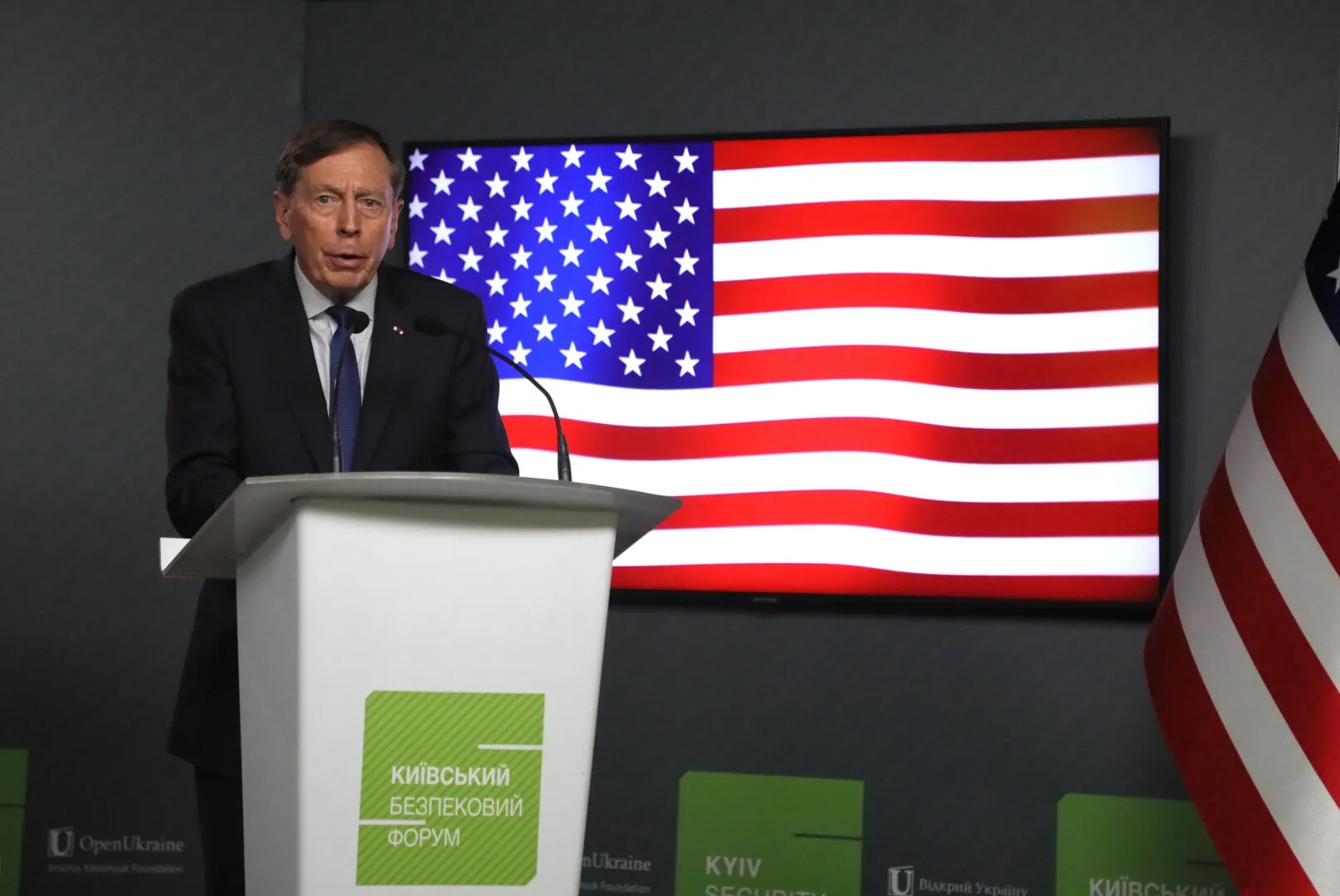 Un fost director al CIA vorbește despre un concept cu totul nou de război: Se modifică tot ceea ce cunoșteam până în prezent