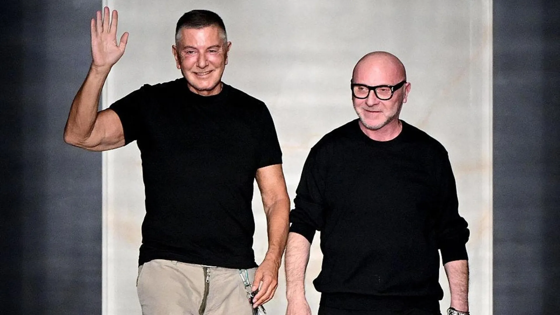 Cutremur în lumea modei: Stefano Gabbana și-a dat demisia de la șefia Dolce & Gabbana, în timp ce brandul de lux se clatină sub datorii