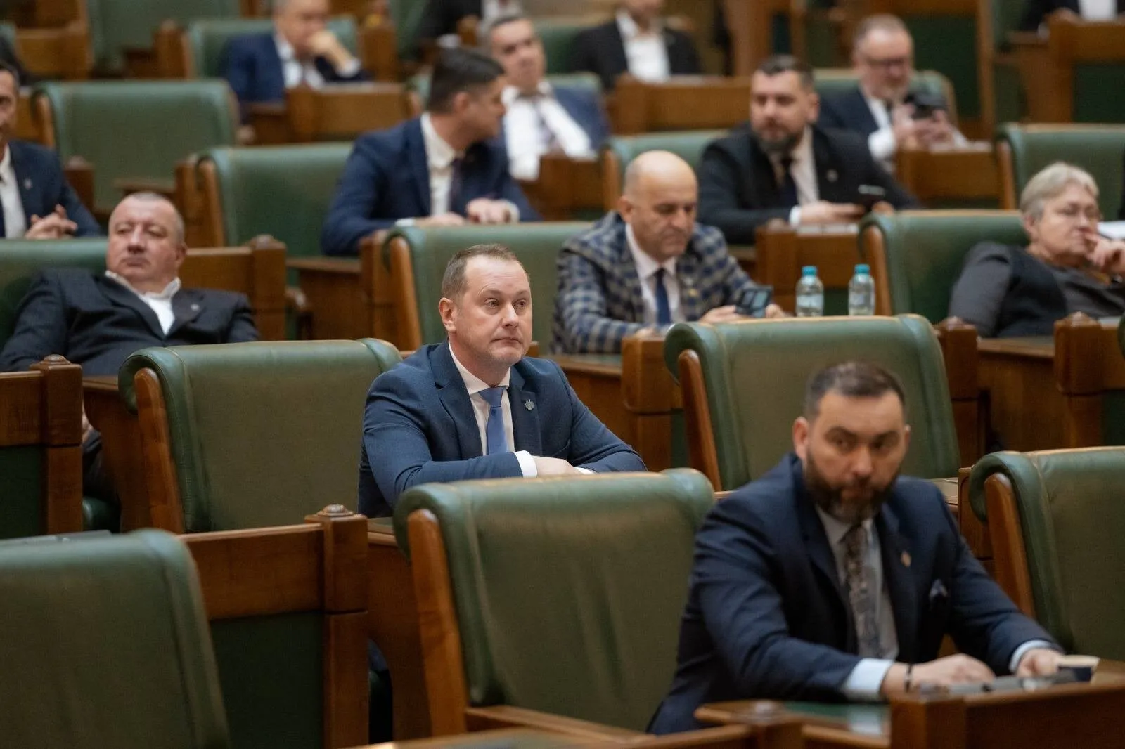 EXCLUSIV - „Avem 30 de parlamentari care pot înlocui USR la guvernare”: Senatorul Dorin Petrea (PACE) propune o nouă majoritate în Parlament