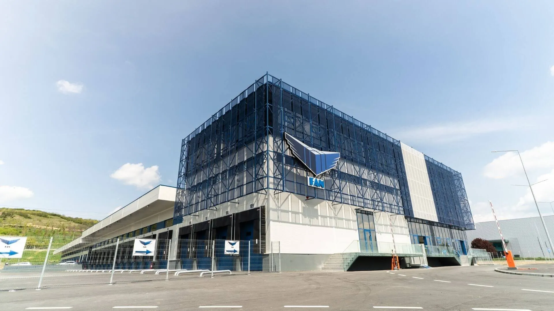 FAN Courier a închis complet toate agențiile din România: Niciun sediu nu va mai disponibil