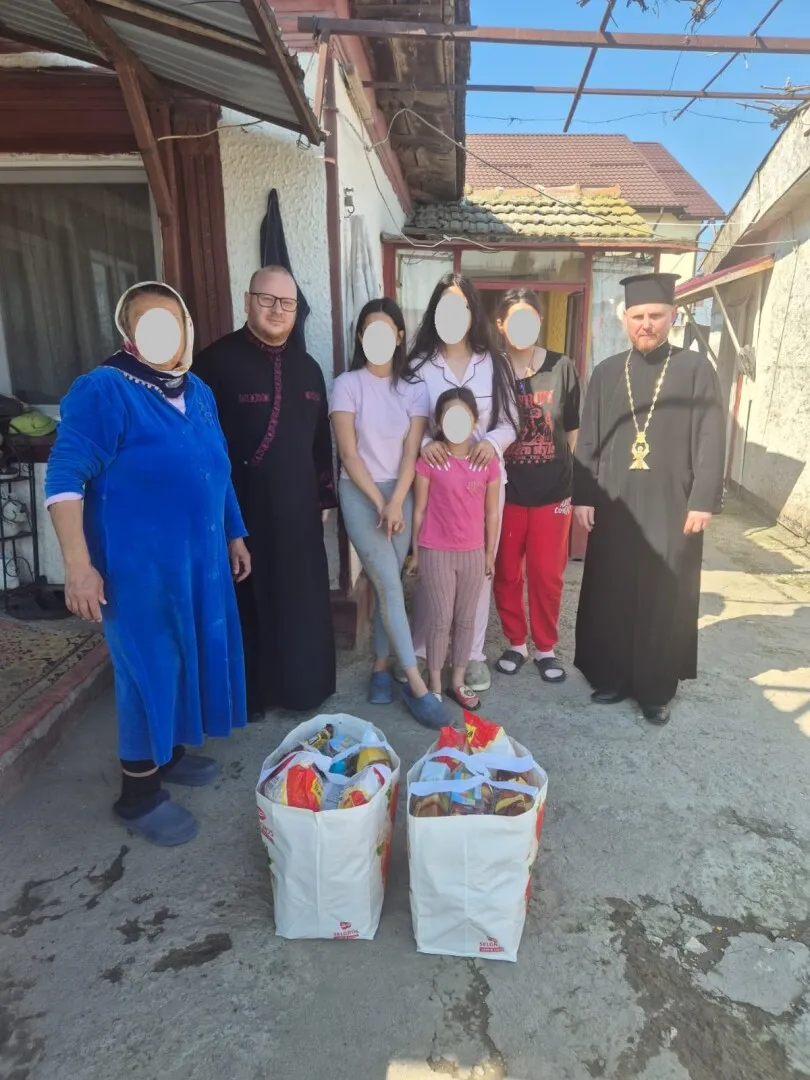 FOTO Părintele Ghelasie Păcurar a oferit 100 de pachete pentru familiile nevoiașe din Constanța în ziua de Florii