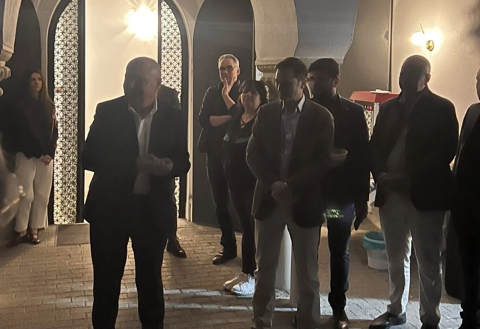 Bolojan a făcut o vizită nocturnă în PNL: Nu demisionează! / 'Când te înjură unii, e ca o binecuvântare'