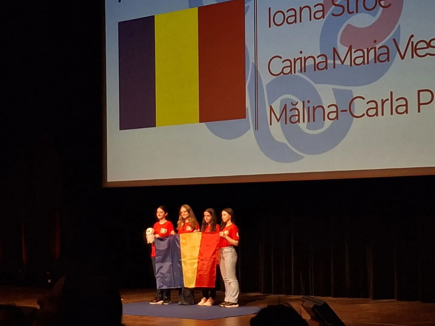 Elevi de aur: România a câștigat locul 1 la Olimpiada Europeană de Matematică pentru fete