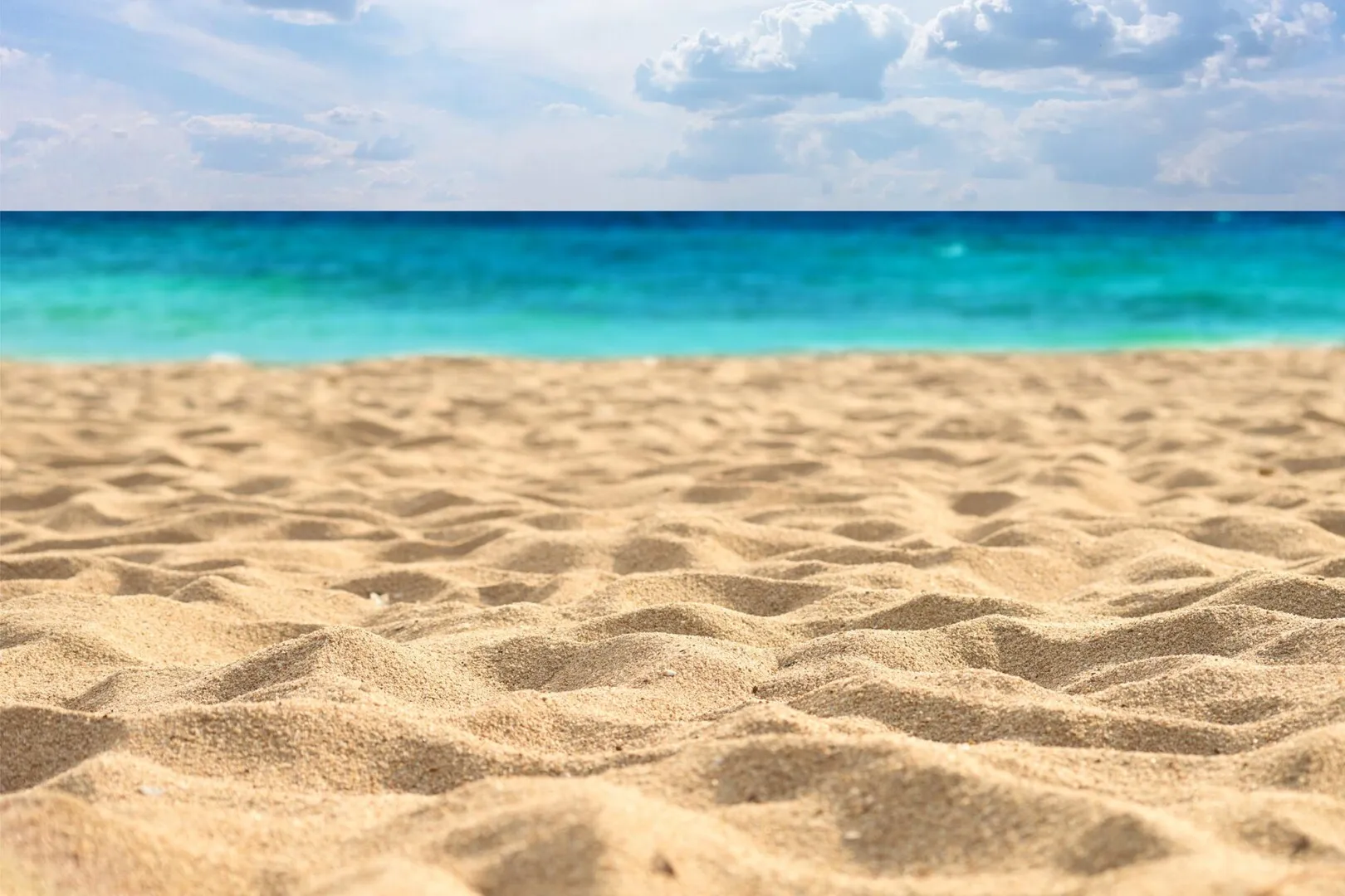 Experiment cu potențial periculos: de ce vor cercetătorii britanici să arunce un milion de tone de nisip în oceane