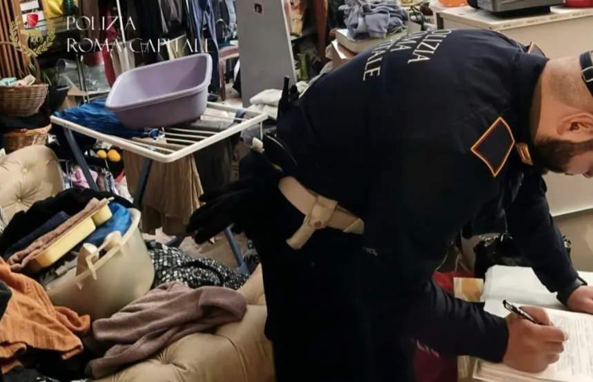 Bebelușul de câteva zile al unui român, găsit în condiții șocante la Roma, printre droguri și gunoaie