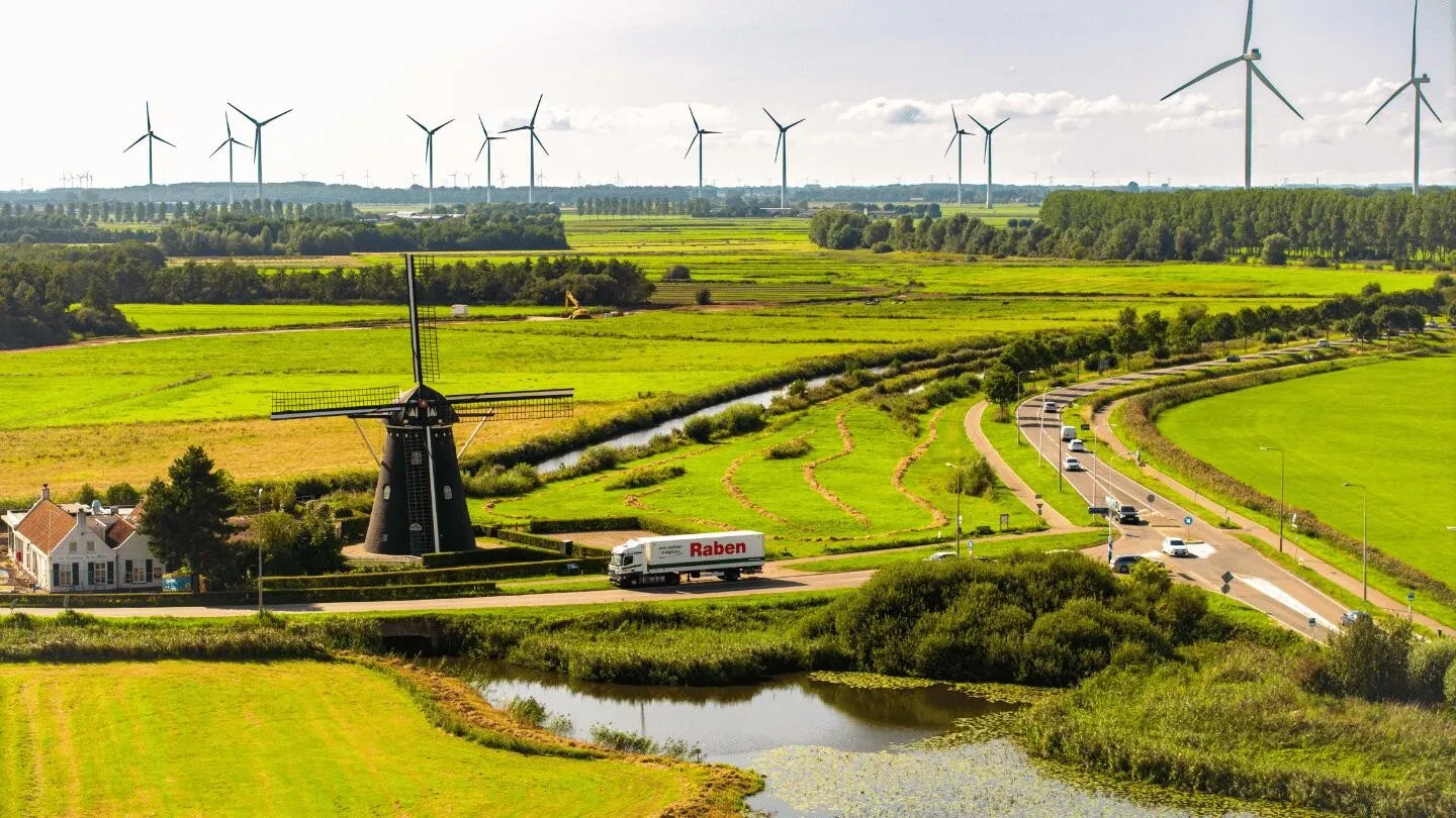 ANALIZĂ Raben România: Șocul din piața carburanților „apasă pedala” pe costurile de transport. Cât vedem, de fapt, în prețul produselor de la raft?