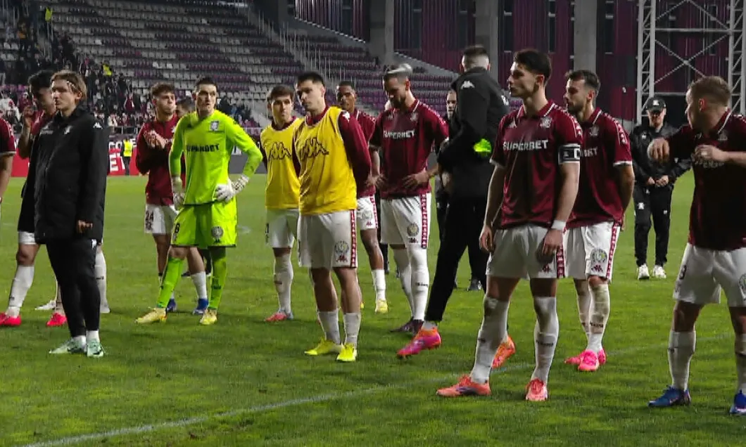 Scandal uriaș în Giulești după meciul cu U Cluj. Un jucător al Rapidului a fost lovit în fața peluzei