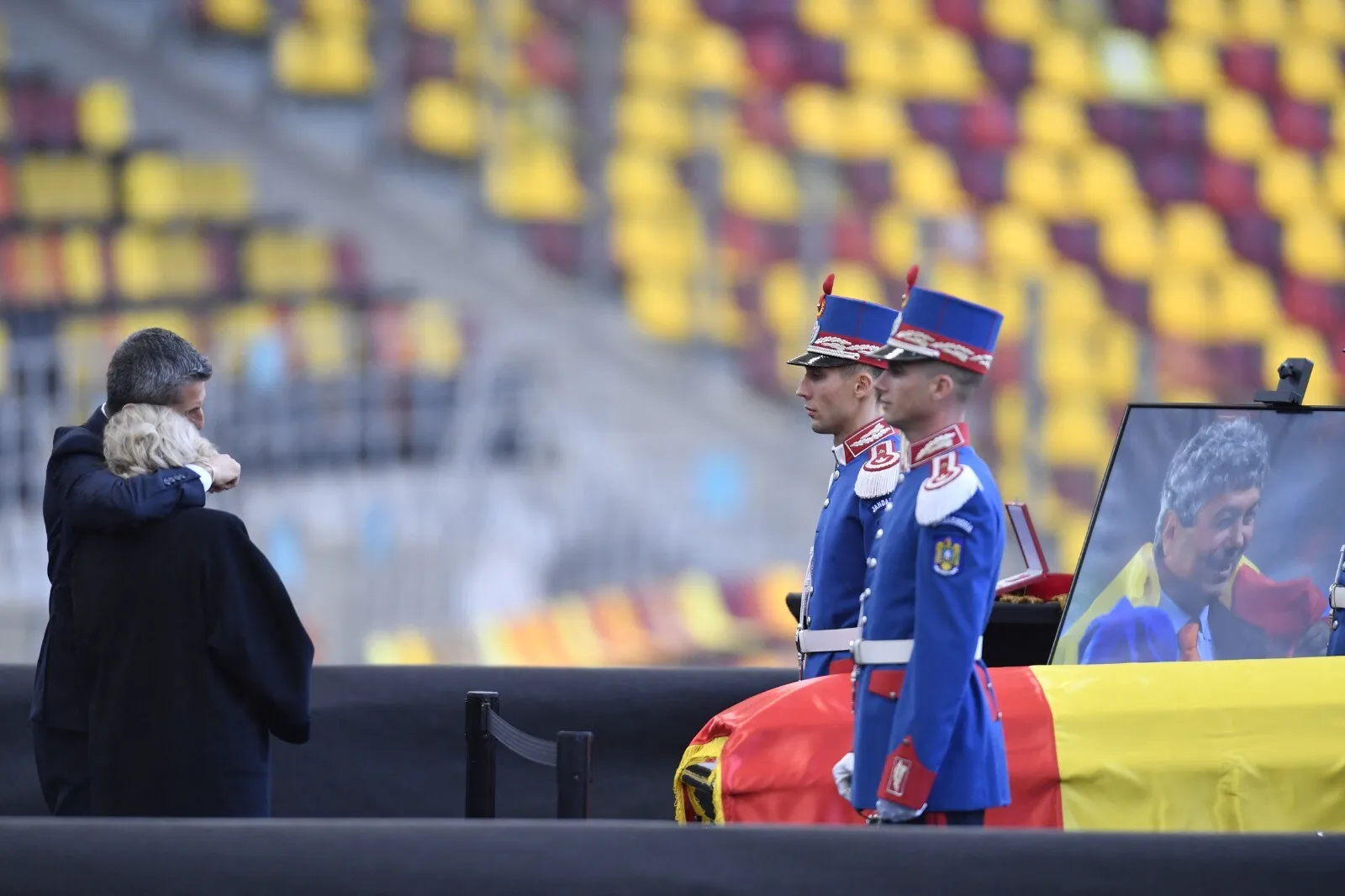 Adio, Mircea Lucescu! Cel mai mare antrenor român este condus pe ultimul drum: Momente copleșitoare pentru fotbalul românesc
