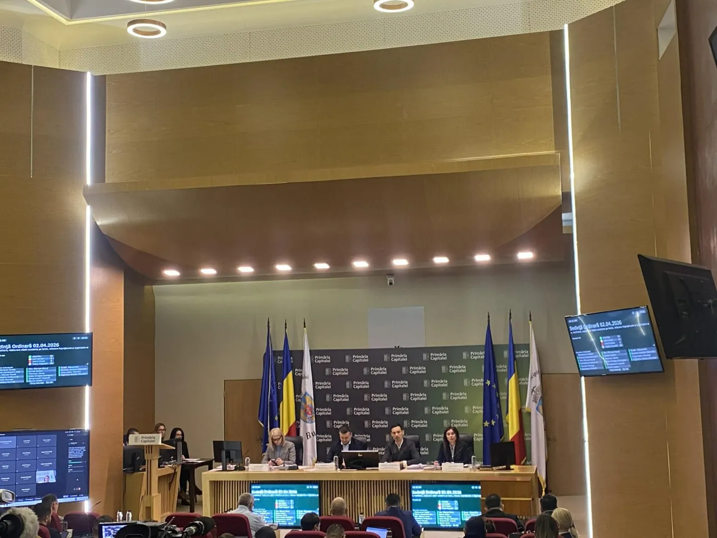 Incident în timpul ședinței CGMB! Un pompier a leșinat pe holurile Primăriei Capitalei