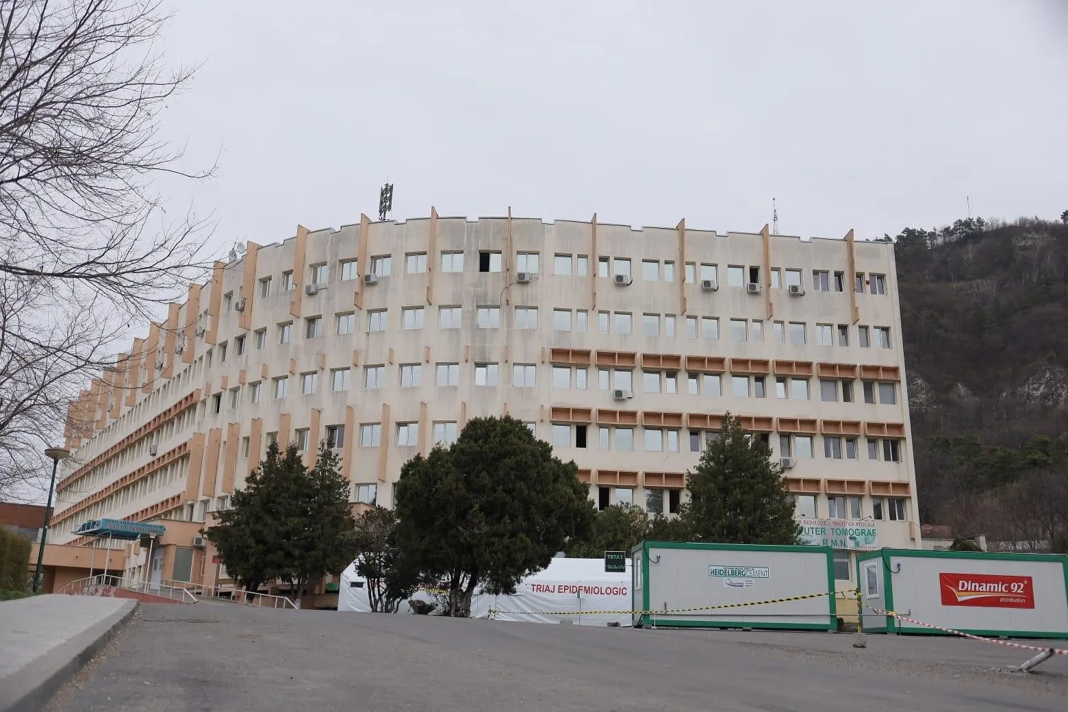 Patru psihologi, un medic şi un asistent de la Psihiatria SJU Piatra-Neamţ - absenţi din spital în timpul programului