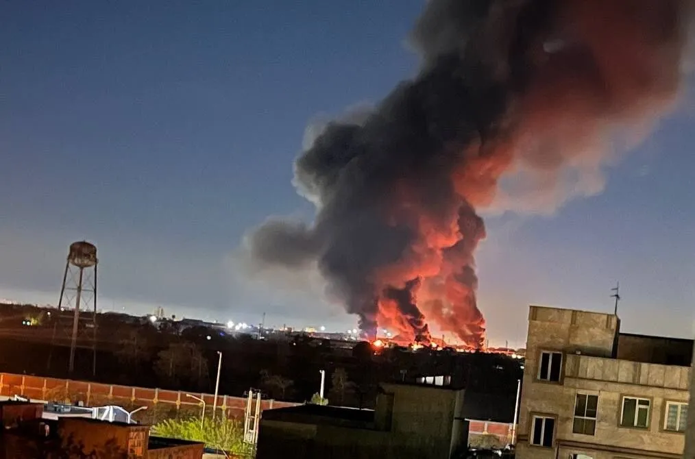 VIDEO S-a dezlănțuit ”iadul” la Teheran: Israelul n-a mai așteptat expirarea ultimatumului lui Trump și a atacat extrem de puternic în Iran