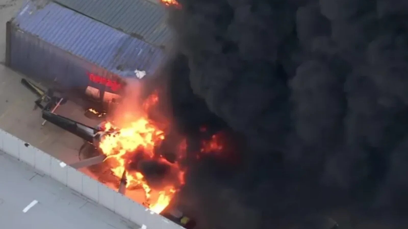 VIDEO Accident aviatic grav în Los Angeles: trei morți, după prăbușirea unui elicopter