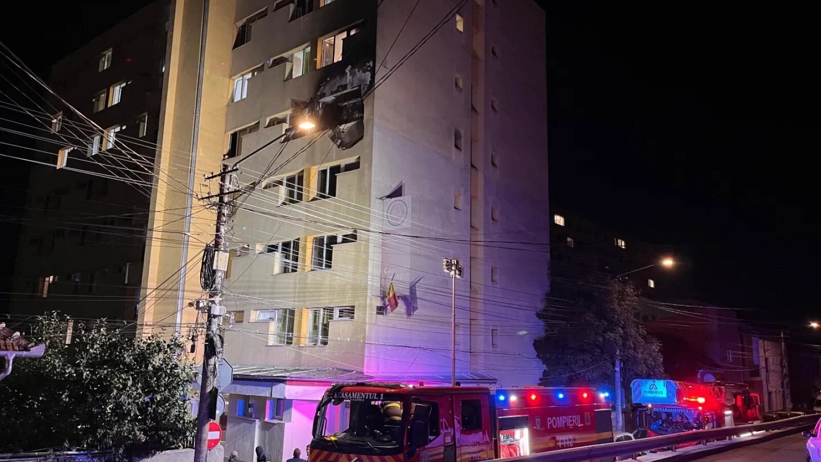 VIDEO Incendiu puternic într-un cămin studențesc din Cluj-Napoca. Studenții au fost evacuați și mutați