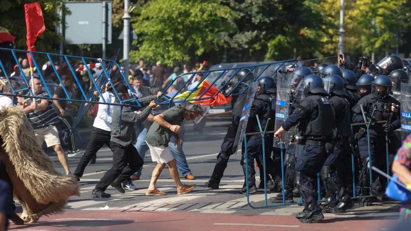 Prefectul Capitalei, după haosul din Piața Victoriei: „O asemenea organizare nu o fac oierii”