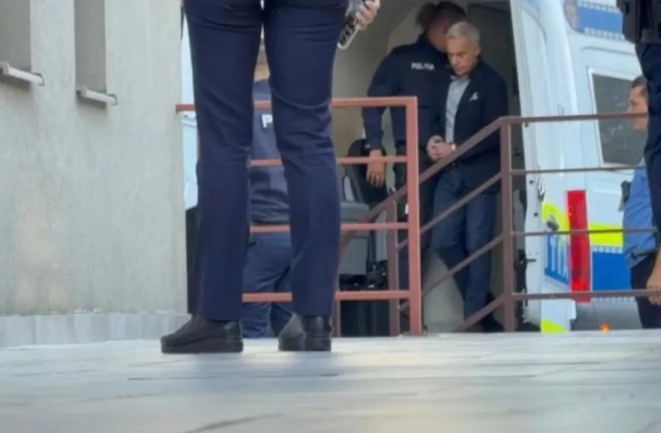 calin georgescu adus cu duba la diicot