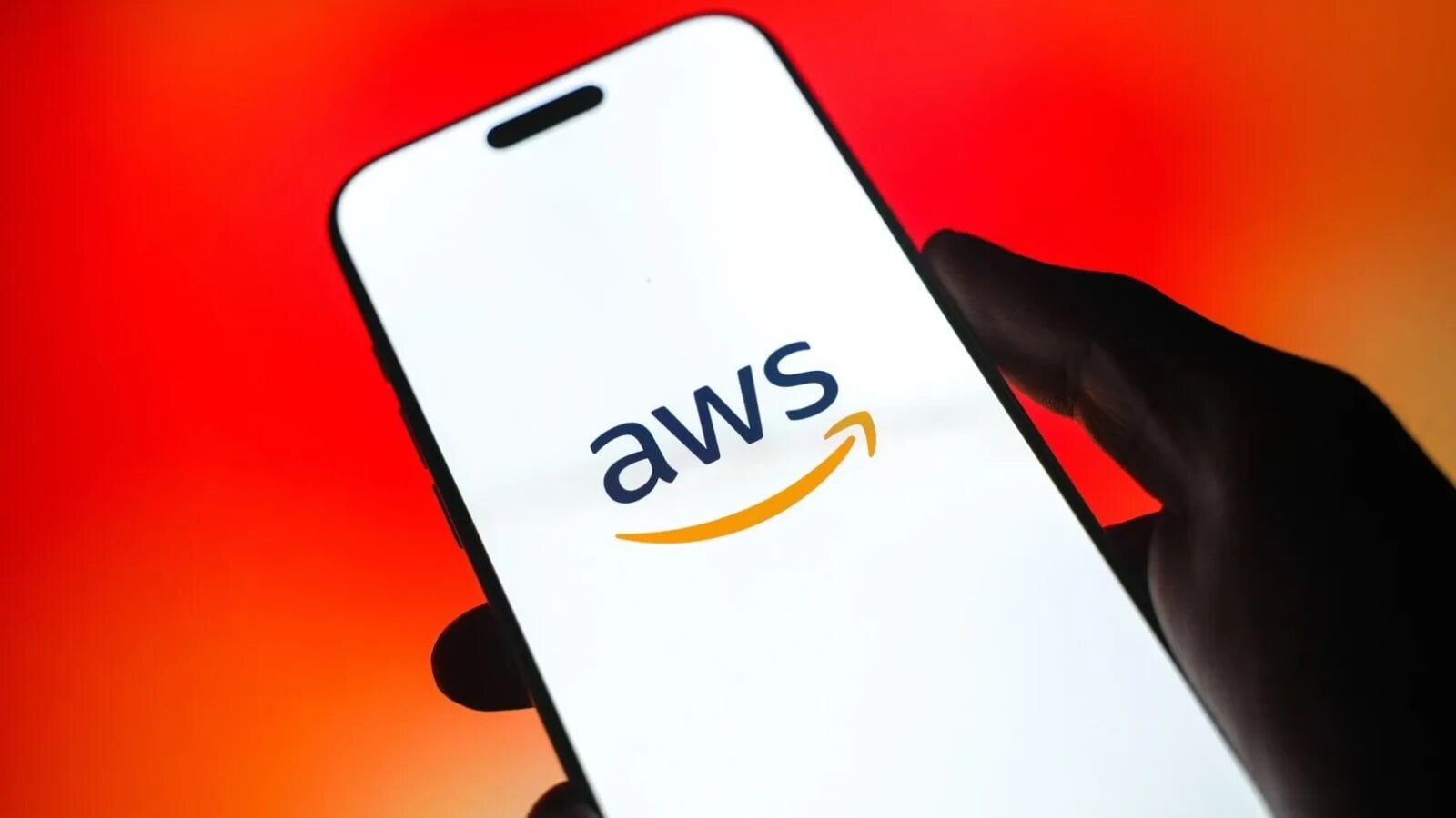 Amazon are aproape întreaga capacitate de cloud computing contractată până la sfârşitul anului 2027, pe fondul cererii uriaşe pentru inteligenţă artificială