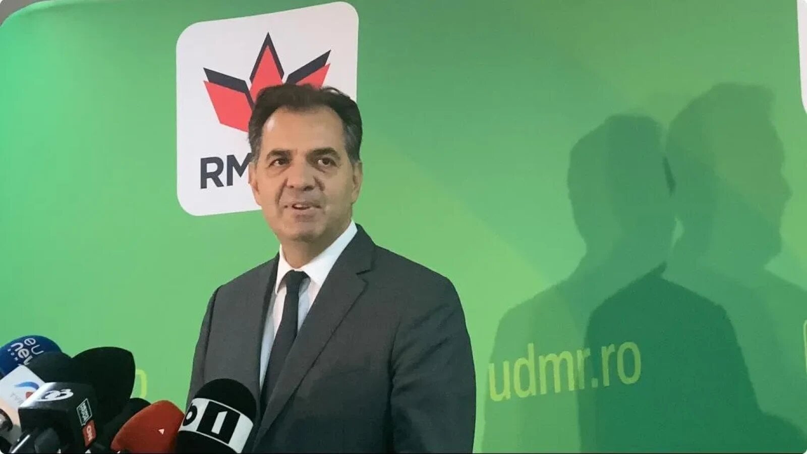 UDMR i-a spus lui Luca Niculescu că e dispus să voteze guvernul chiar dacă nu face parte din el