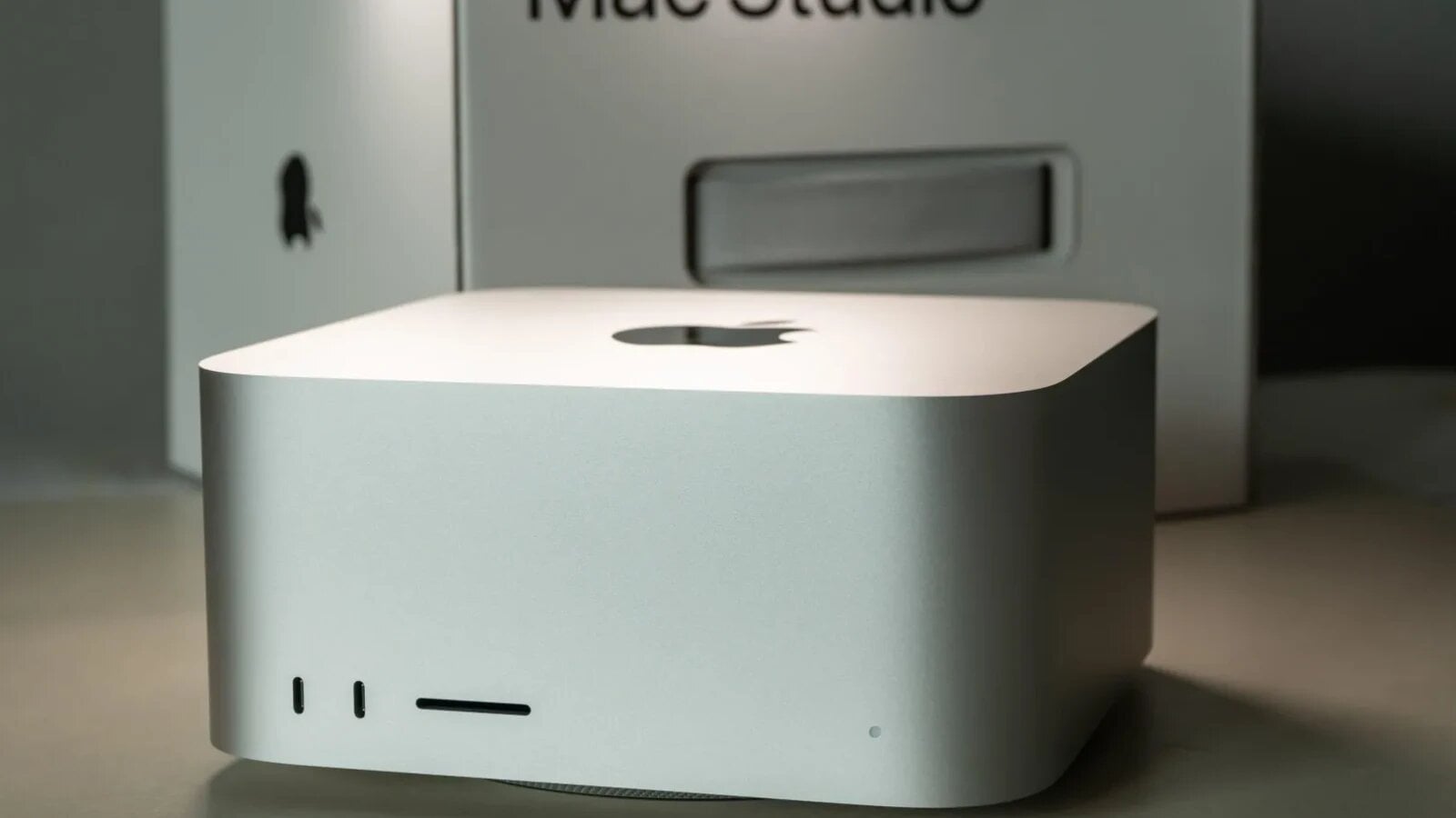 Apple şi Meta colaborează pentru a permite rularea unui model avansat de inteligenţă artificială pe computere Mac
