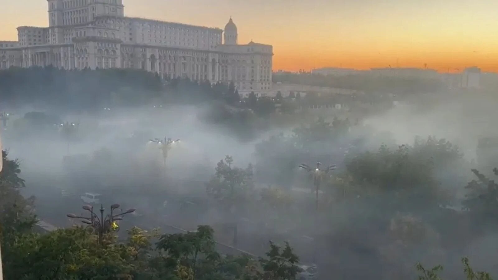VIDEO Zgomot, fum și gaze de eșapament la Campionatul Naţional de Drift din București. Organizatorii, amendați de Garda de Mediu