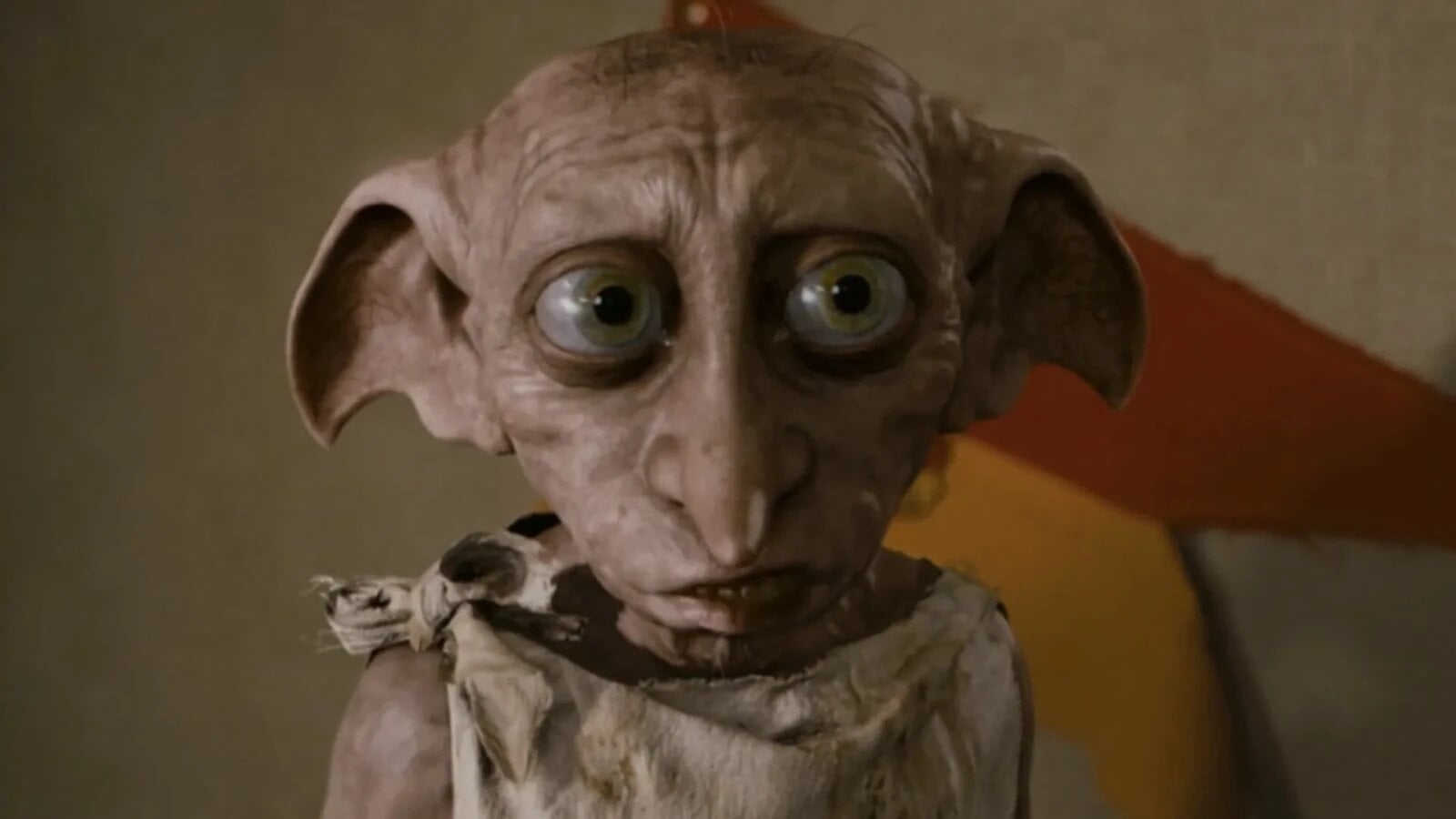 Scandal de ziua lui Putin: Figurina elfului Dobby din Harry Potter a creat haos în stradă: 'Seamană cu Putin, cineva să cheme Poliția!'