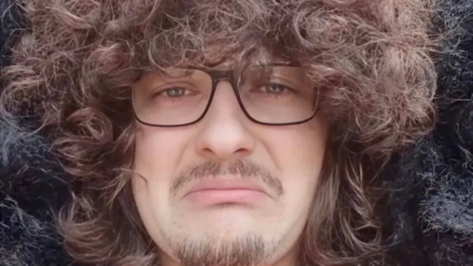 VIDEO Celebrul fan care a jurat să nu se tundă până când United nu leagă 5 victorii renunță la provocare: Nu mai suport! M-am săturat de toate astea!