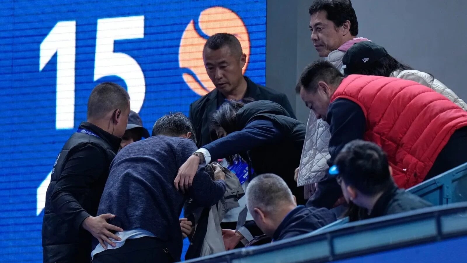 VIDEO Novak Djokovic s-a calificat în finala turneului de la Beijing, după ce Daniil Medvedev a fost descalificat