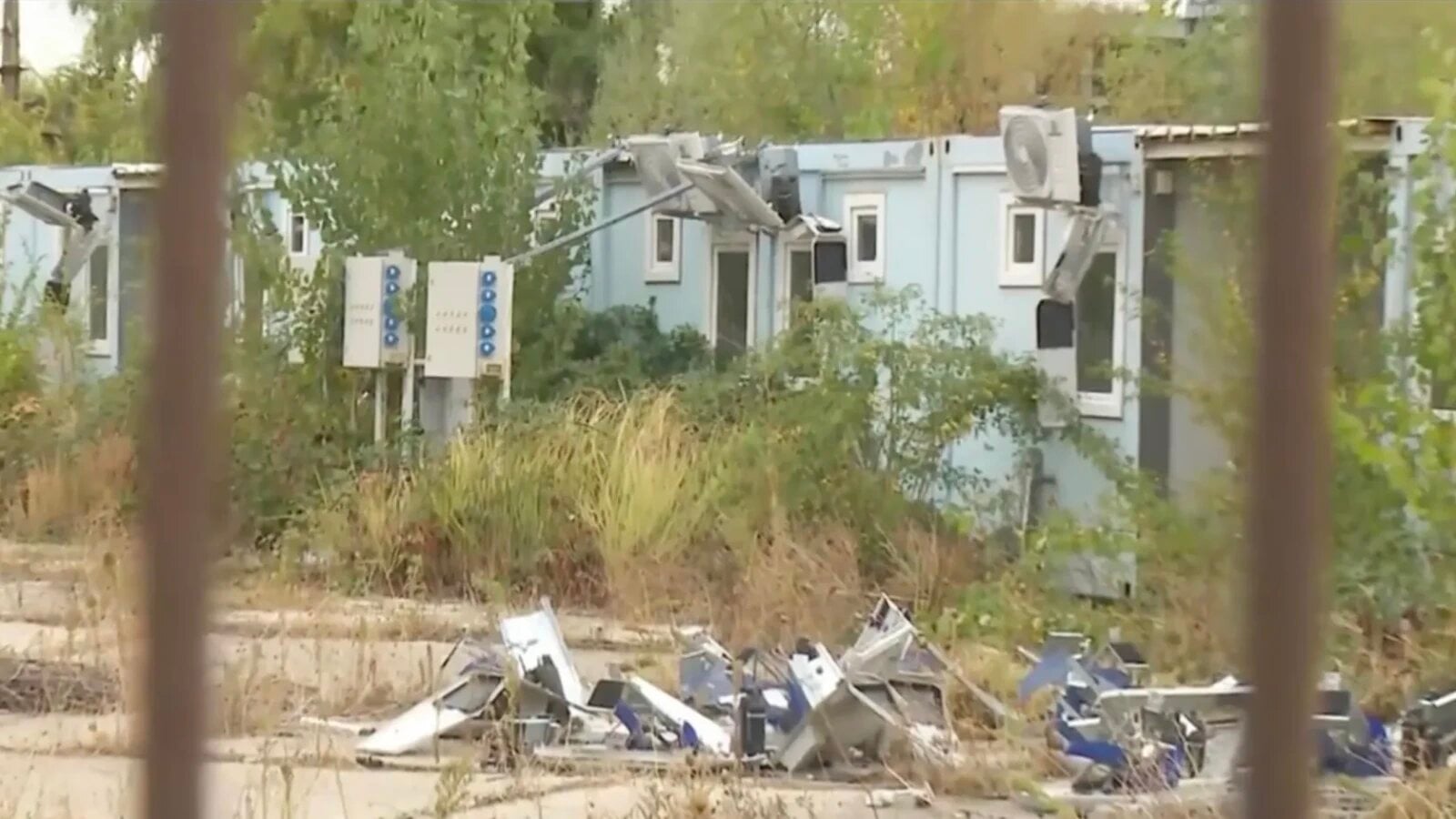 VIDEO Spitalul de peste 5 milioane de euro, furat bucată cu bucată: Hoții au fugit inclusiv cu aerele condiționate